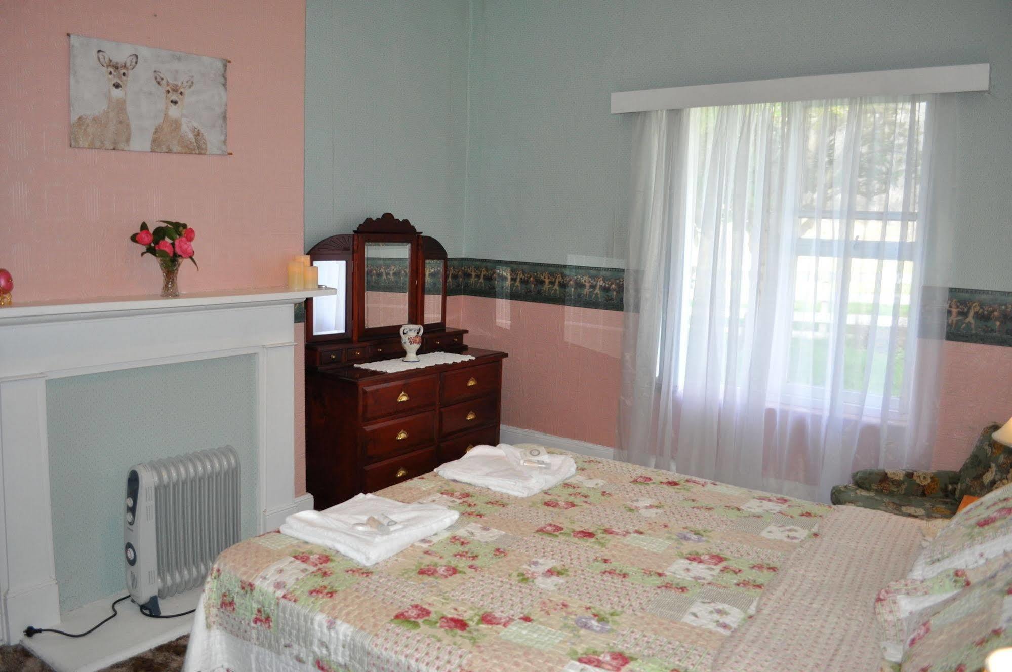 Roslyn House Bed & Breakfast Bushy Park 外观 照片